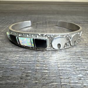 Exquisite Vtg Navajo Sugilite Opal Onyx Inlay Sterling Silver Bear Cuff Bracelet